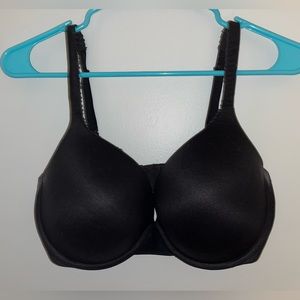 Black Victoria’s Secret bra 38DDD (38F)